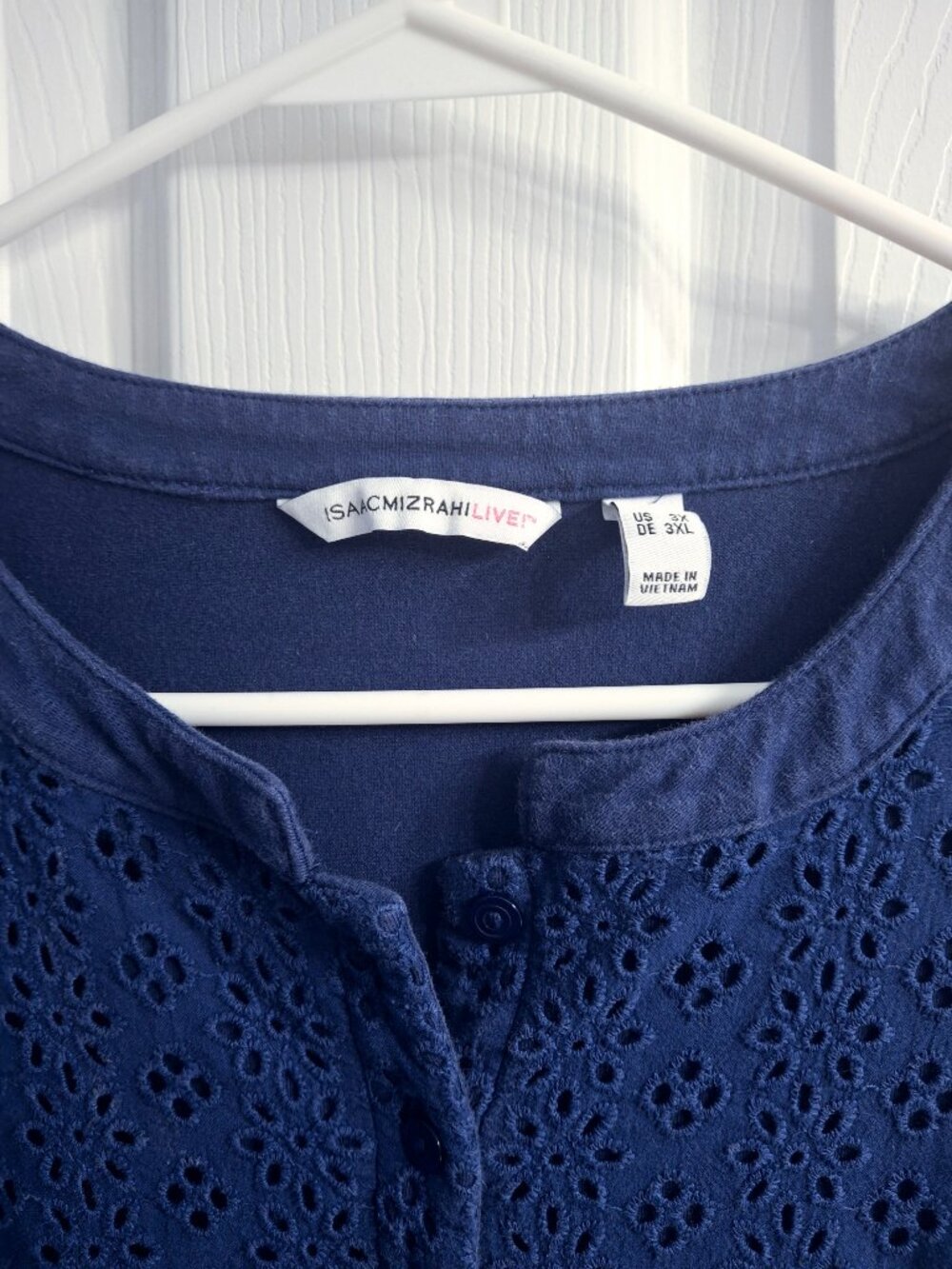 Isaac Mizrahi Live Blue Eyelet Yoke Tunic Top, Size 3X - Picture 6 of 7
